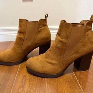 American Eagle Outfitters Chelsea Brown Suede Ankle Boots